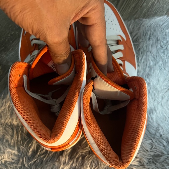 Jordan 1 mids metallic orange vnds - Picture 9 of 9